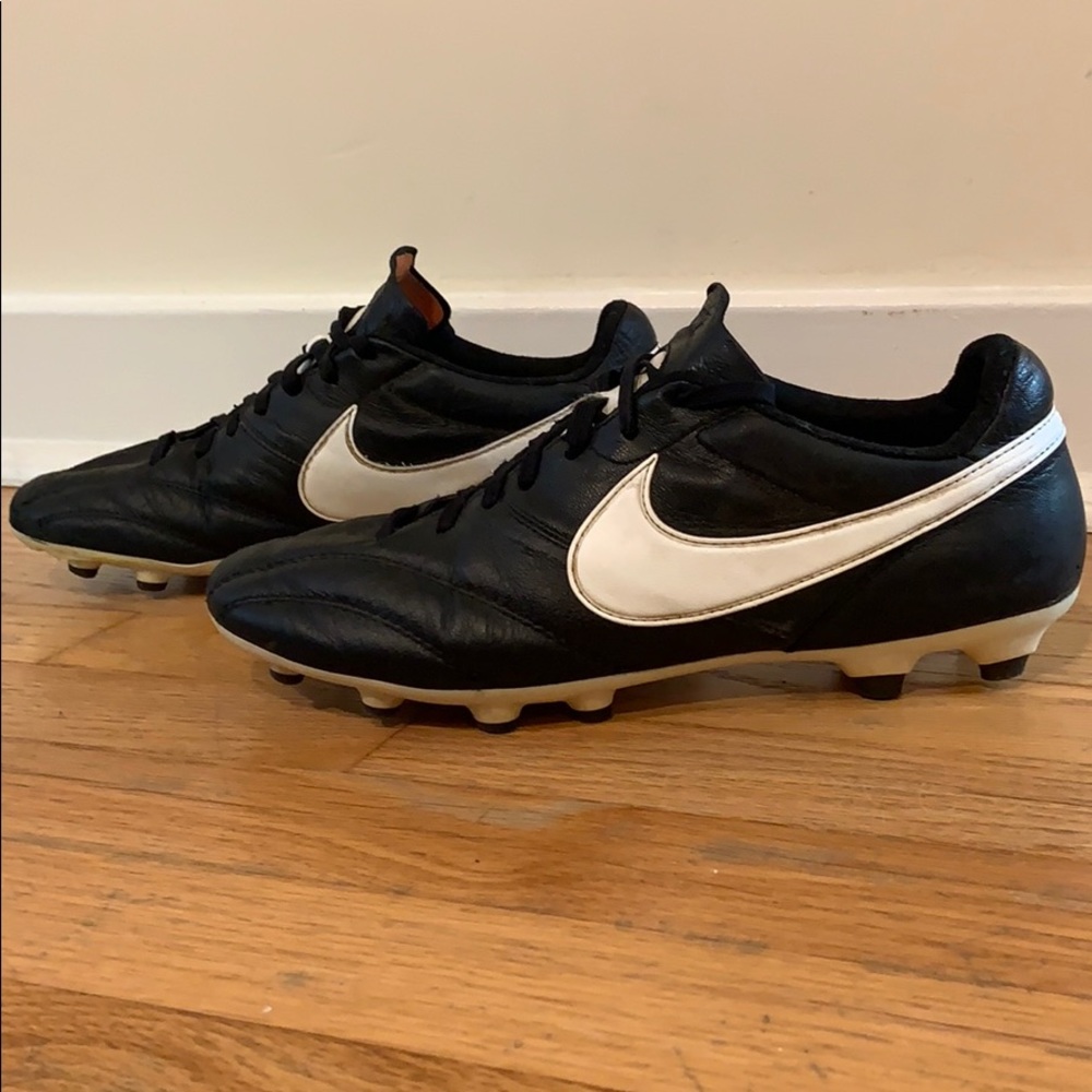 Men’s Nike Premier leather soccer cleats